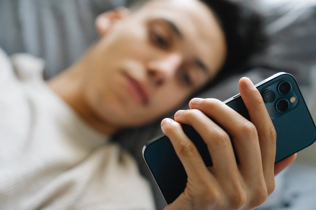smartphones and tablets can keep you awake at night